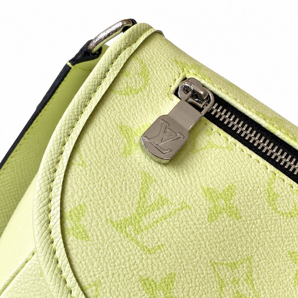Louis Vuitton Classic Wide Crossbody Bag 26.6×17×11cm