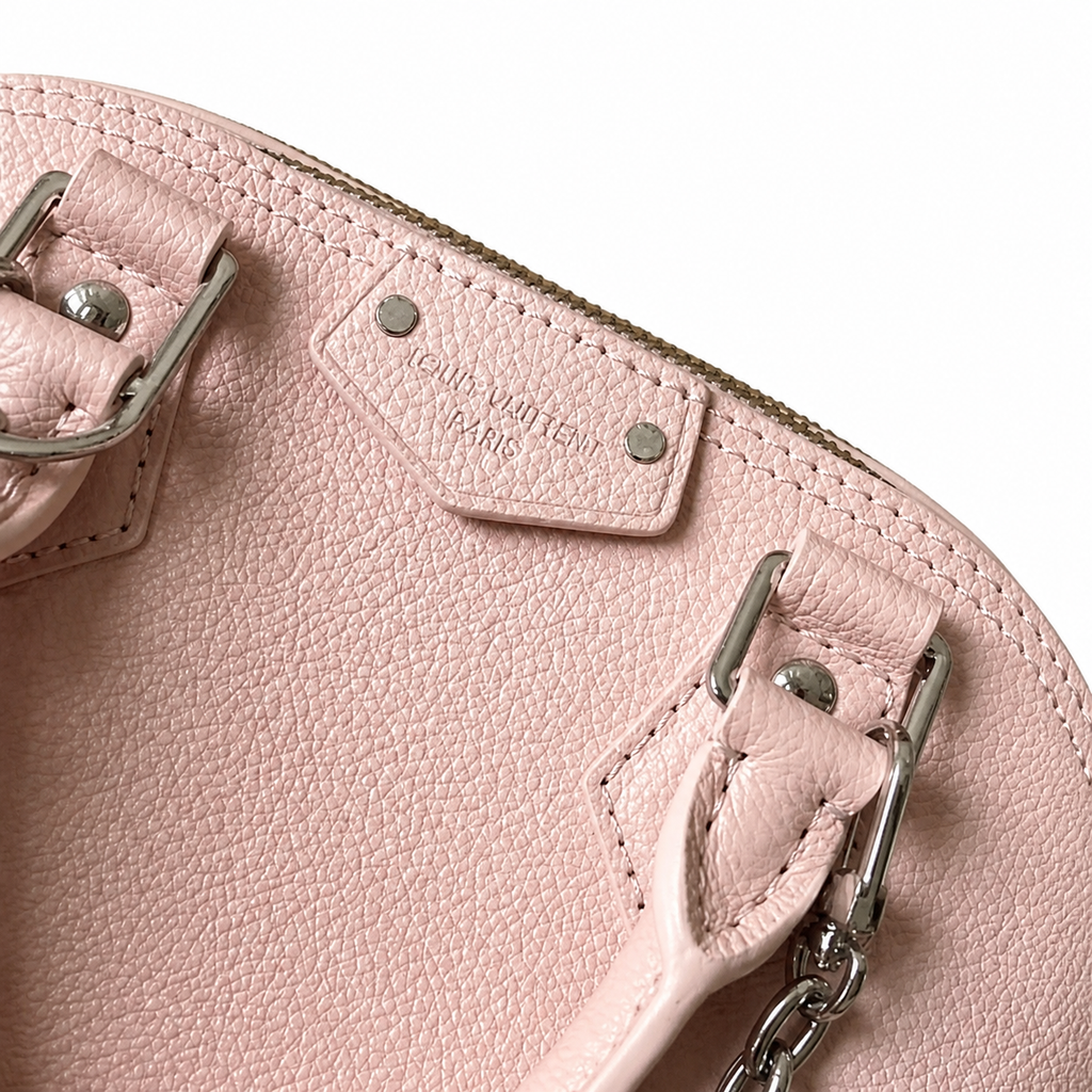 Louis Vuitton Classic Wide Square Crossbody Bag 22x19x11cm