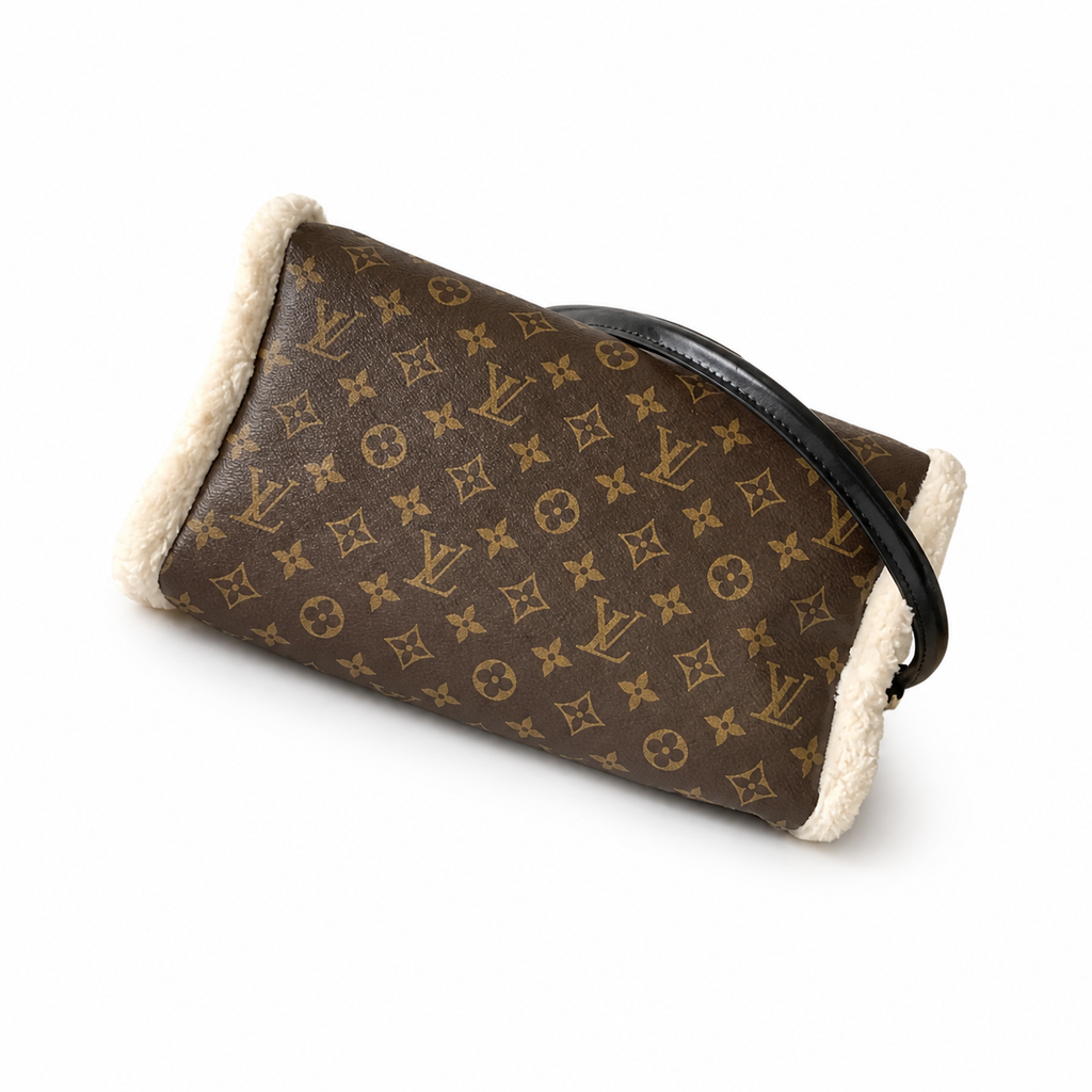 Louis Vuitton Classic Maxi Tall Shoulder Bag 21×17×30cm