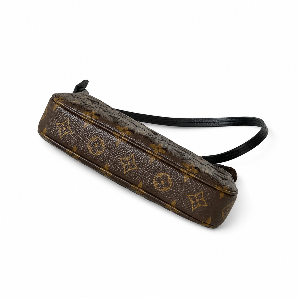 Louis Vuitton Classic Paper-Thin Crossbody Bag 22×13×4cm
