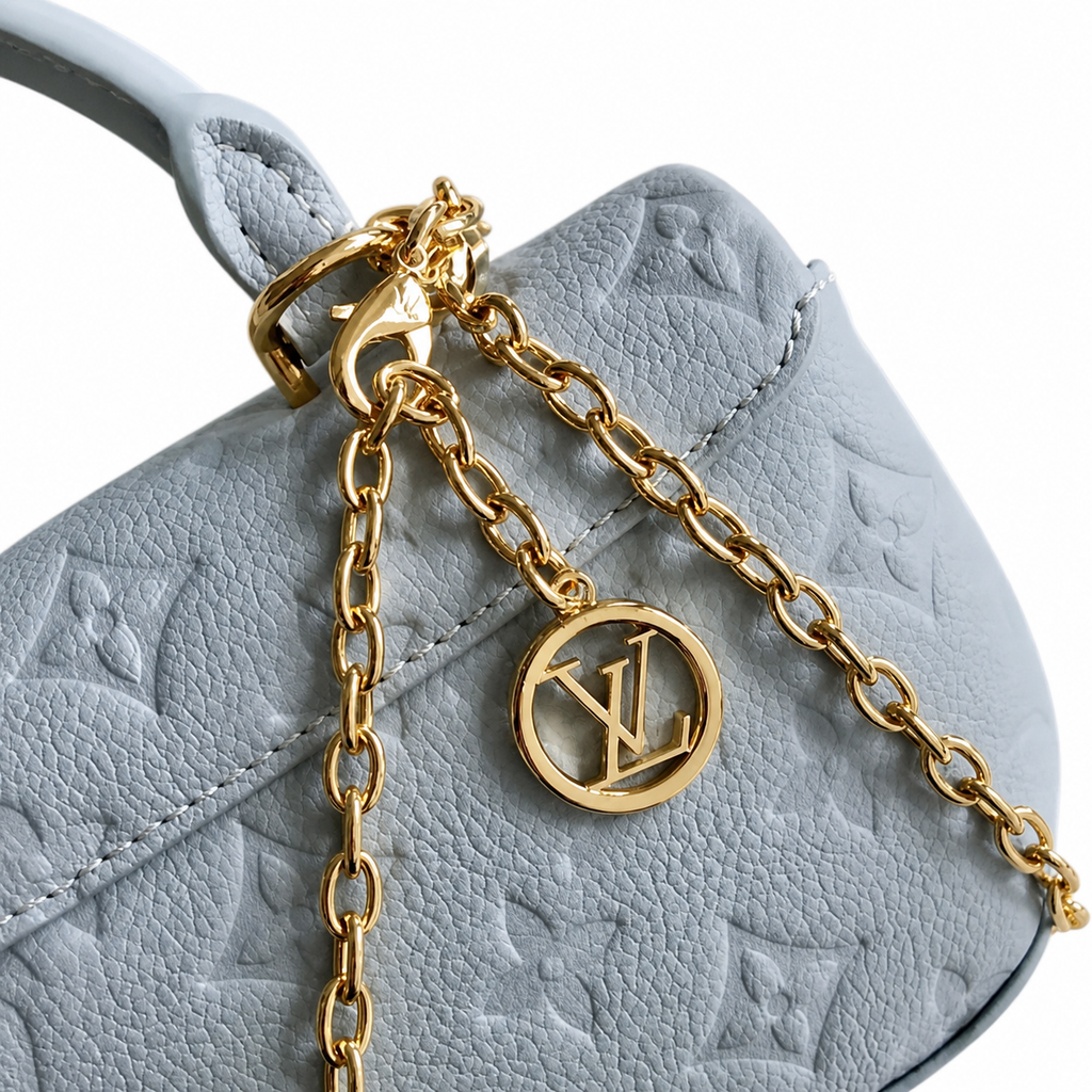 Louis Vuitton Classic Slim Everyday Crossbody Bag 21x12.5x6cm — Signature Edition