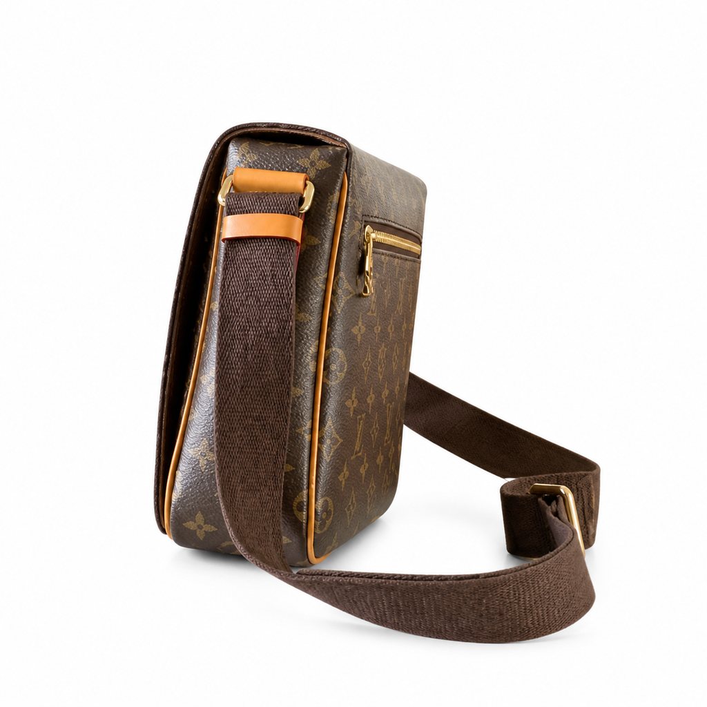 Louis Vuitton Classic Relaxed Vertical Crossbody Bag 23x27x8cm