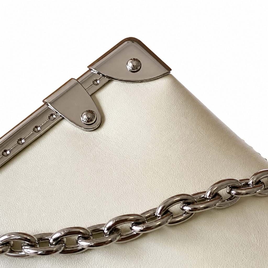 Louis Vuitton Classic Ultra-Thin White Crossbody Bag 23x12x4cm