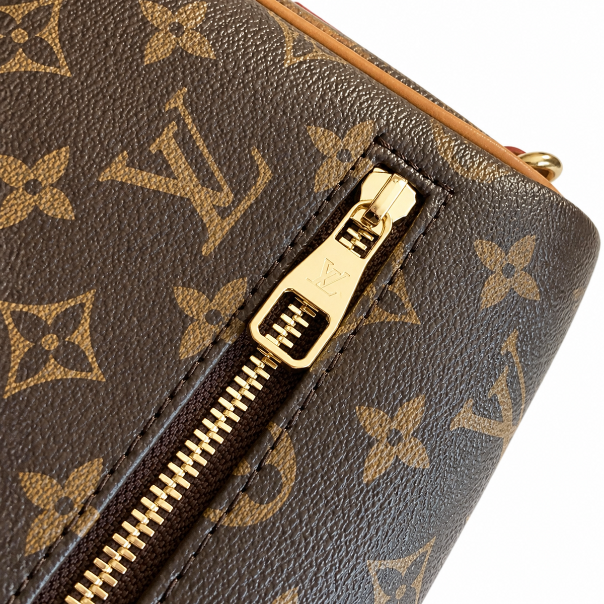 Louis Vuitton Classic Relaxed Vertical Crossbody Bag 23x27x8cm