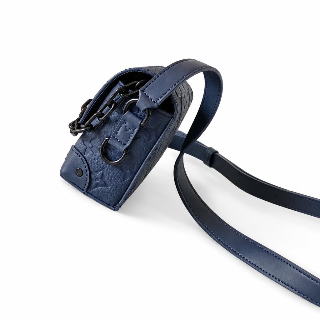 Louis Vuitton Classic Mini Flat Crossbody Bag 18x11x6.5cm