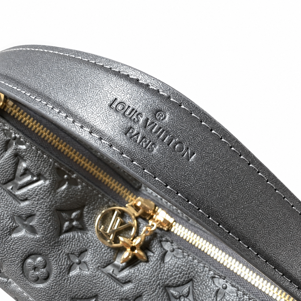 Louis Vuitton Classic Ultra-Flat Wide Crossbody Bag 23x13x5cm
