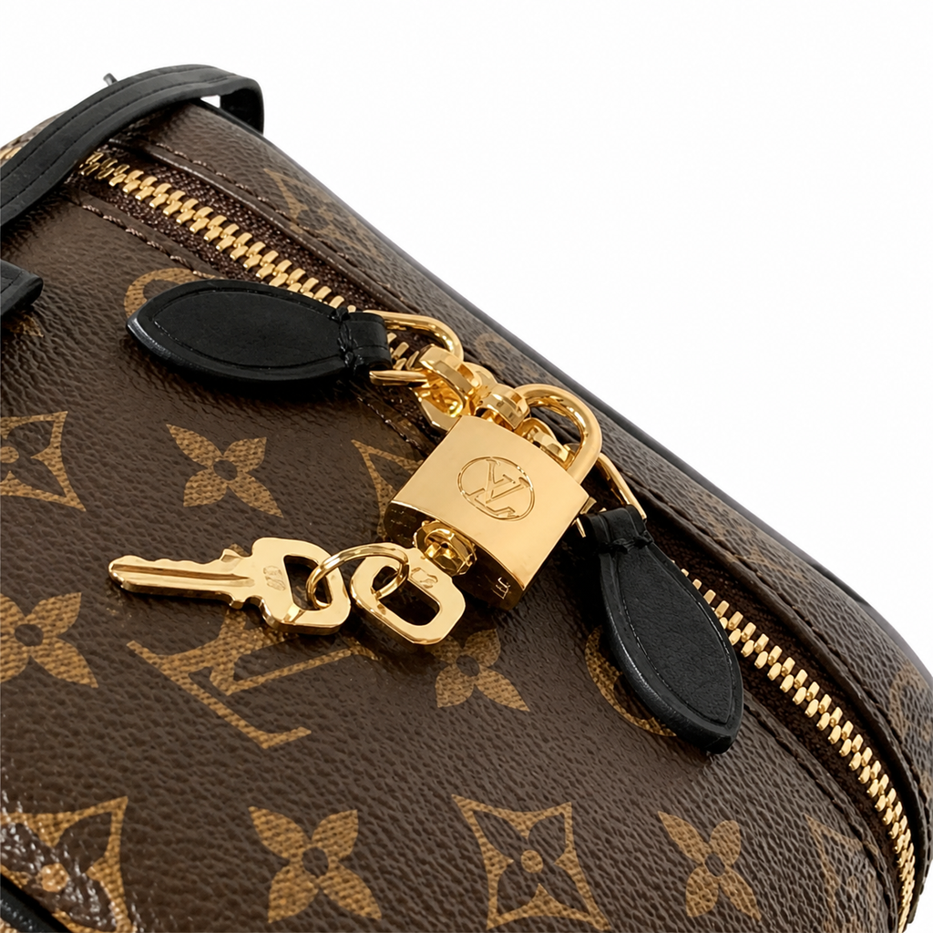 Louis Vuitton Classic Petite Vertical Crossbody Bag 14×19×10cm