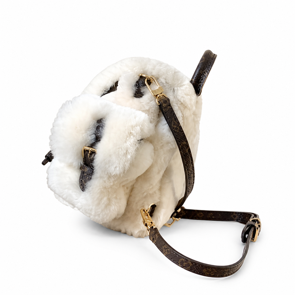 Louis Vuitton Classic Elongated Vertical Crossbody Bag 16.5×13×25cm