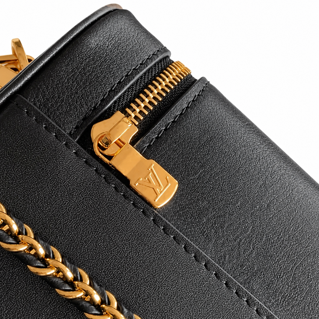 Louis Vuitton Classic Petite Flat Crossbody Bag 19x11.5x6.5cm