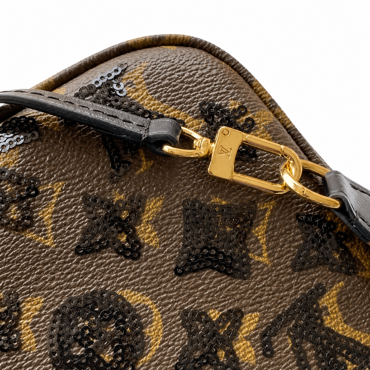 Louis Vuitton Classic Paper-Thin Crossbody Bag 22×13×4cm