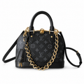 Louis Vuitton Classic Balanced Volume Crossbody Bag 23.5x17.5x11.5cm