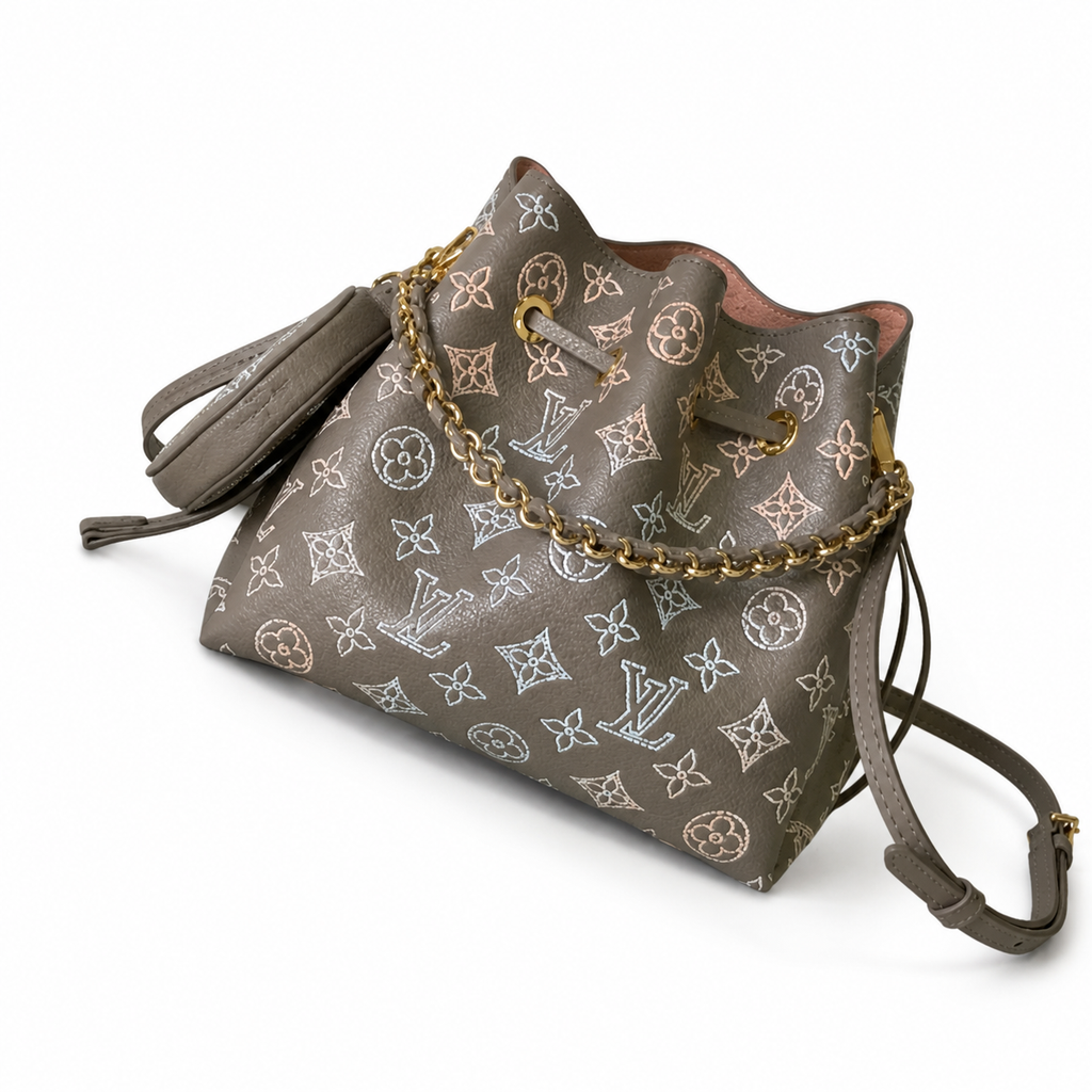 Louis Vuitton Classic Bella Square Crossbody Bag 19×22×14cm