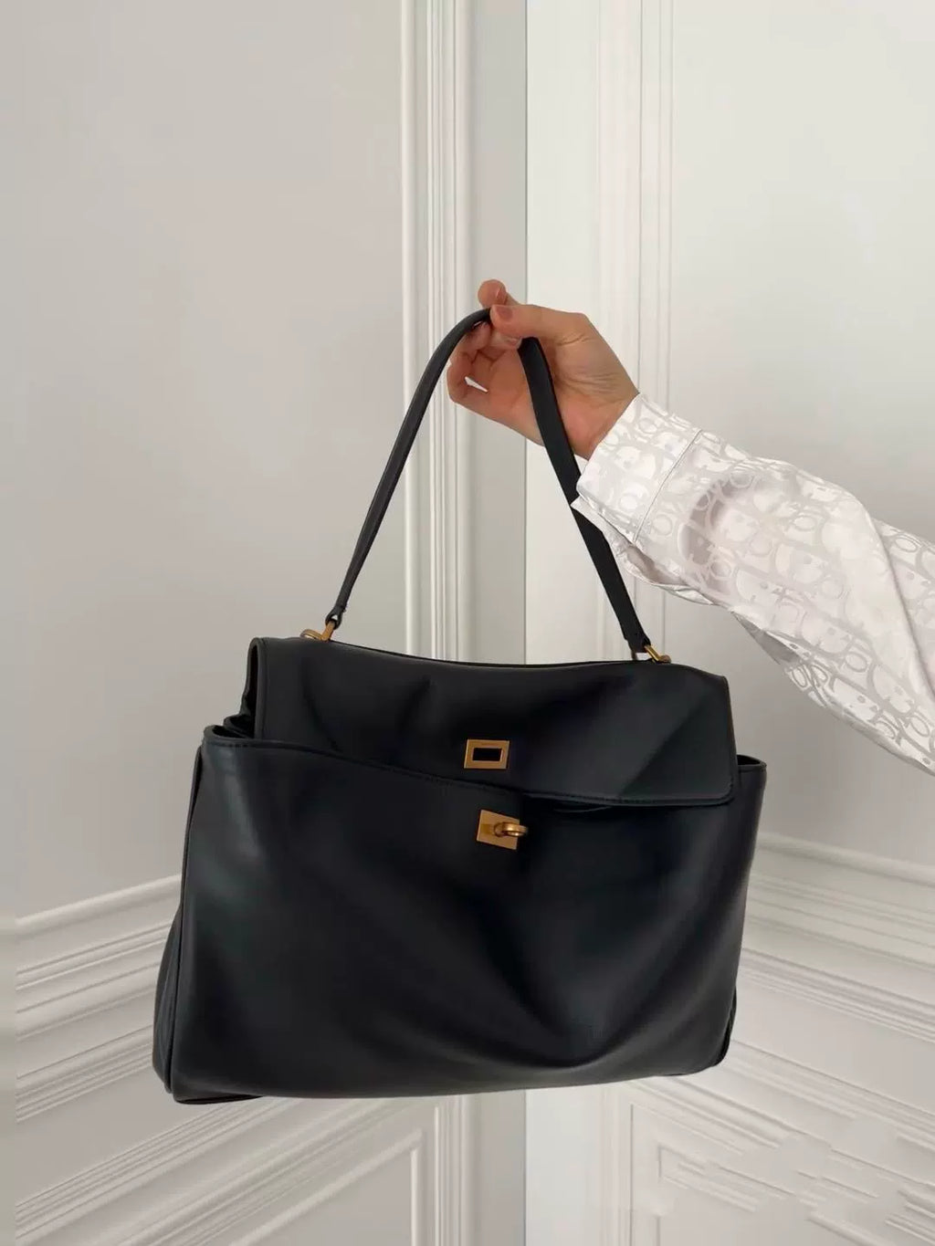 Black Leather Turn-Lock Shoulder Bag | Oversized Minimalist Work Handbag for Women