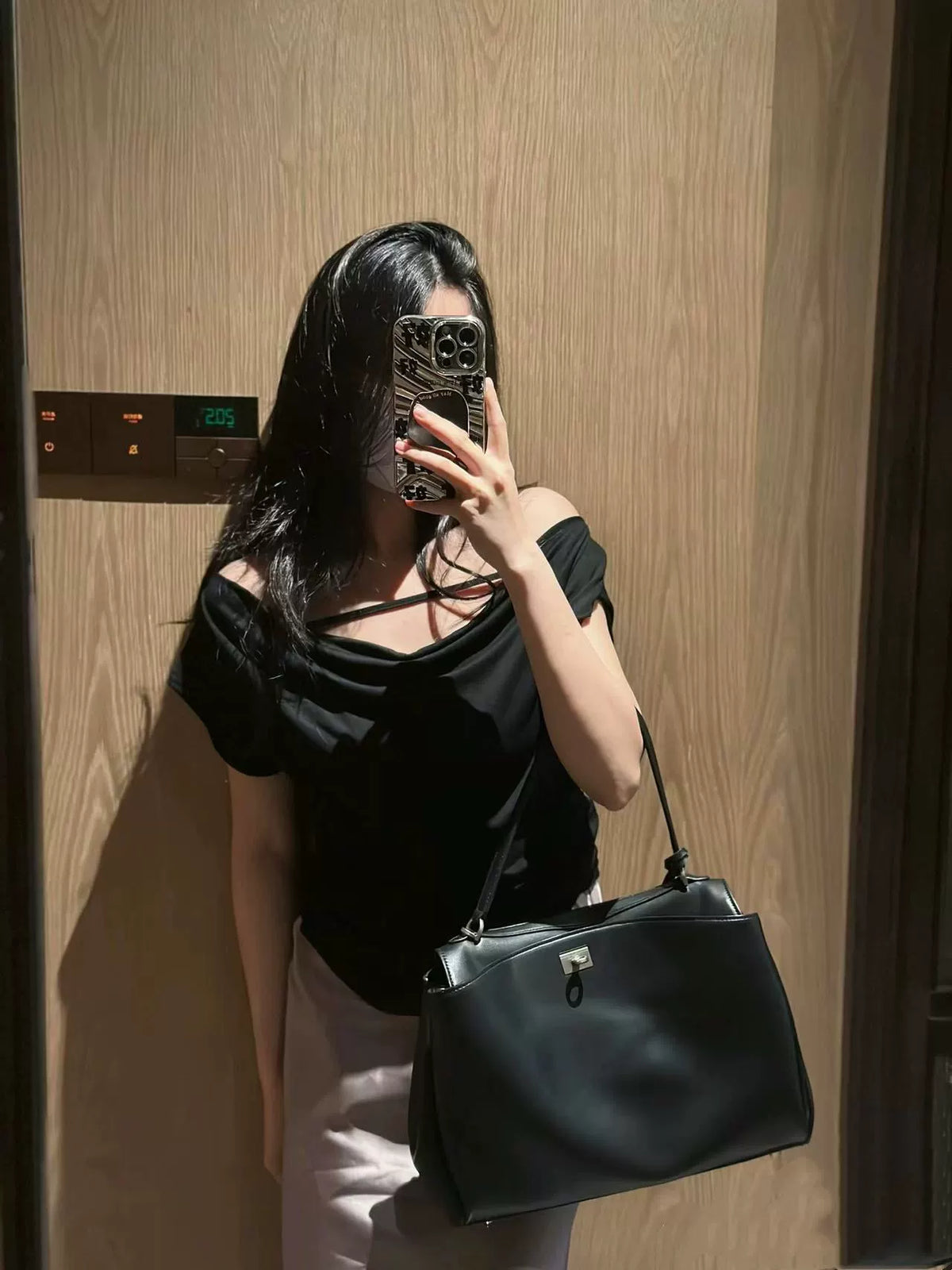 Black Leather Turn-Lock Shoulder Bag | Oversized Minimalist Work Handbag for Women