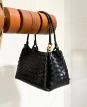 Elegant Women's Handbag – Modern Minimalist Shoulder Bag