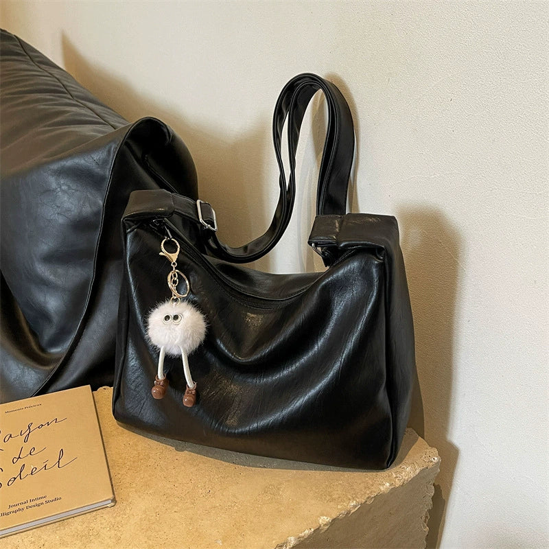 Vintage Soft Leather Shoulder Bag for Women – Large Hobo Tote with Plush Charm 27×15×9cm
